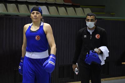 TÜRK KADIN BOKSUNUN ÖNCÜSÜ: ŞENNUR DEMİR