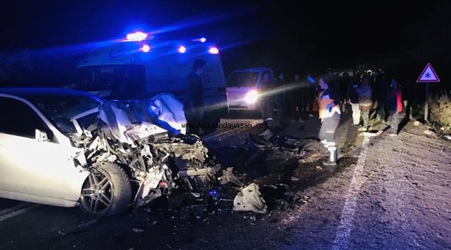 TRAKTÖR OTOMOBİL ÇARPIŞTI: 2'Sİ AĞIR 3 YARALI VAR