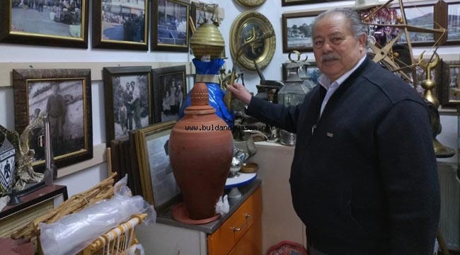 "ANILARLA YAŞIYORUM"