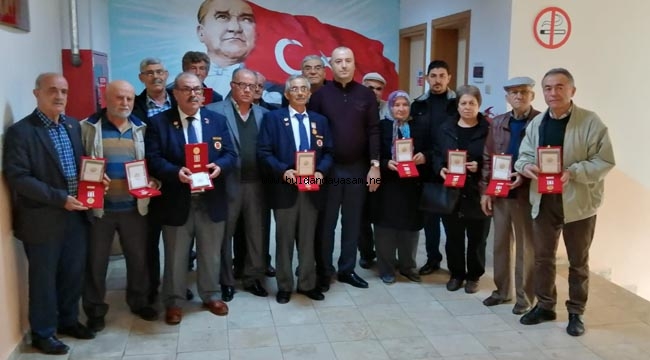 KAHRAMANLAR MADALYALARINI ALDI