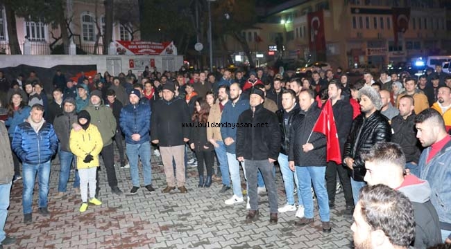 ÜLKÜ OCAKLARI BAYRAKLARLA YÜRÜDÜ