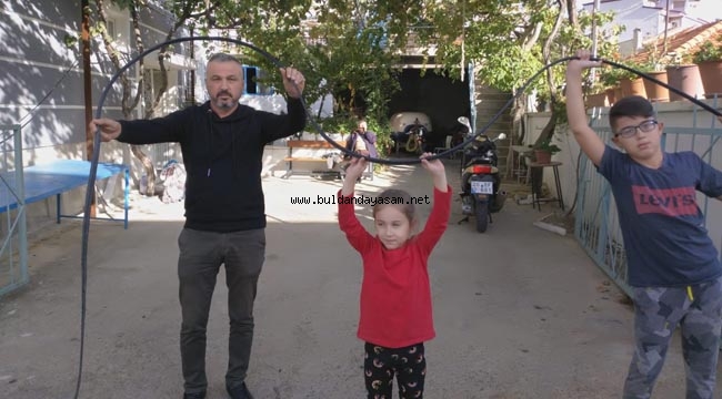 KABLOLAR ÇOCUK OYUNCAĞI OLDU