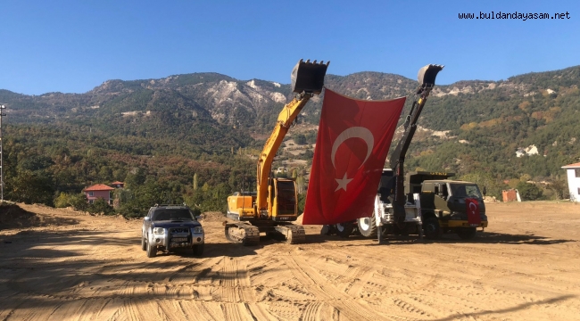 ÇALIŞARAK KUTLADILAR
