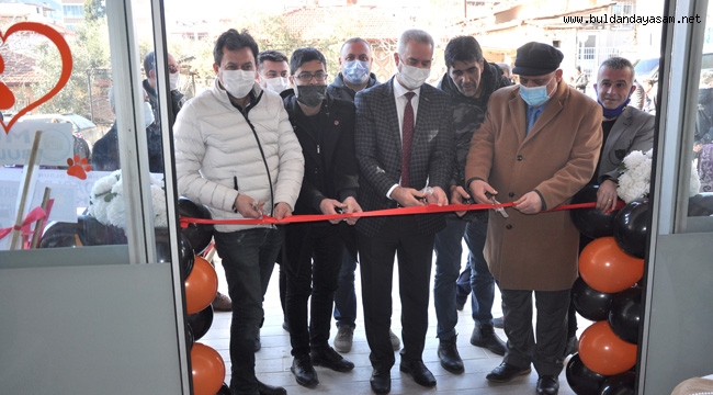 ÖZGÜM PET MARKET TÖRENLE AÇILDI