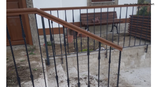 MUHTARLIK BİNASINA ÇİRKİN SALDIRI