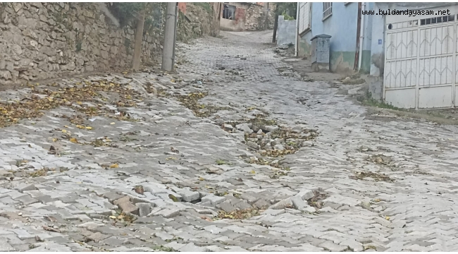 YOL YİNE ÇÖKTÜ