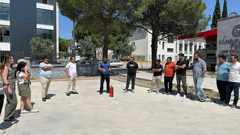 SAĞLIKÇILARA YANGIN EĞİTİMİ