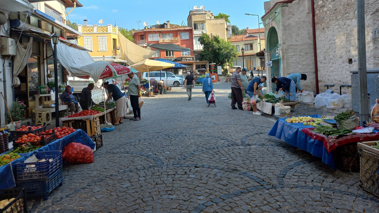 YUKARI PAZAR KURULDU