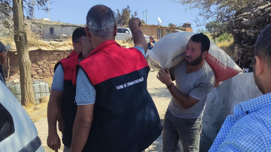 HAYVAN ÜRETİCİLERİNE DESTEK YEM BAYİLERİNDEN GELDİ