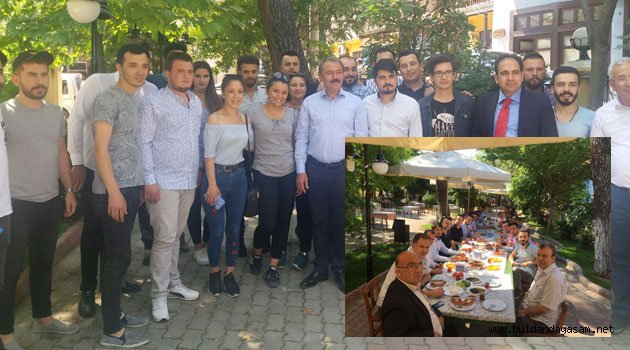 AK GENÇLİK KAHVALTIDA BULUŞTU