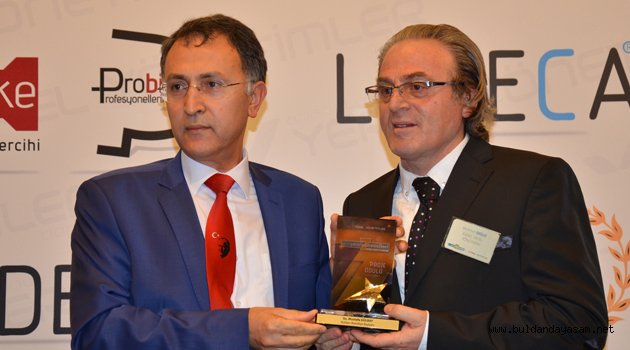BULDAN BELEDİYE BAŞKANI GÜLBAY YILIN BELEDİYE BAŞKANI ÖDÜLÜNÜ TÖRENLE ALDI.
