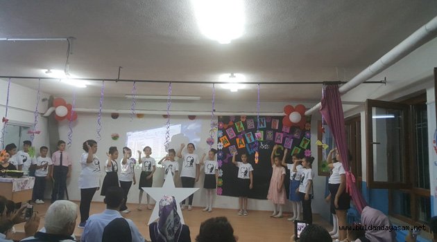 İSTİKLAL MARŞIMIZI İŞARET DİLİYLE OKUDULAR