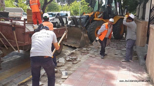 KALDIRIMLARIN TAŞLARI DEĞİŞİYOR.