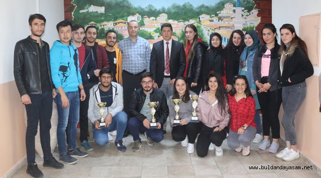 KAYMAKAMDAN BAŞARILI KYK ÖĞRENCİLERİNE DESTEK
