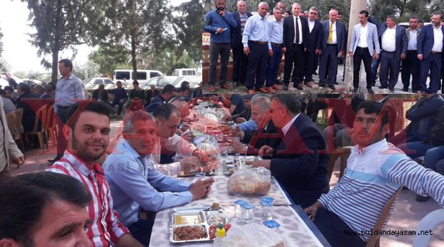 MAHALLEYE YAPILANLARA 1200 KİŞİLİK YEMEKLE TEŞEKKÜR ETTİLER.
