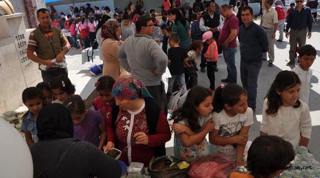 OKULA KATKI İÇİN KERMES DÜZENLENDİ.