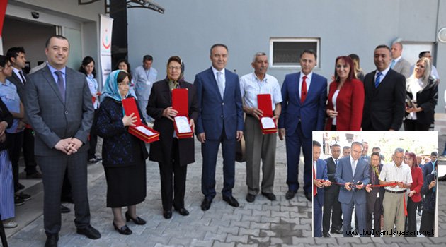 PLAKETLERİNİ VALİ VERDİ.