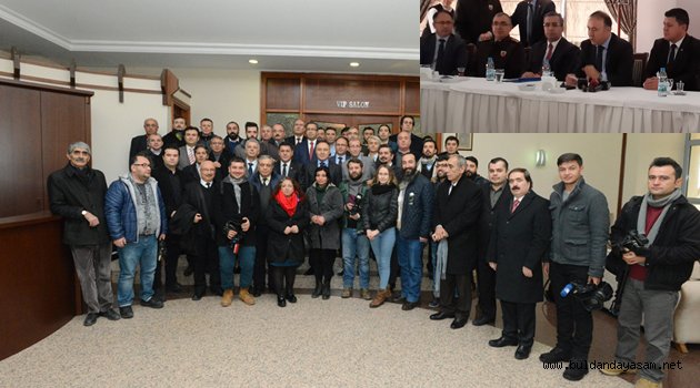 VALİ ALTIPARMAK GAZETECİLERİ AĞIRLADI.