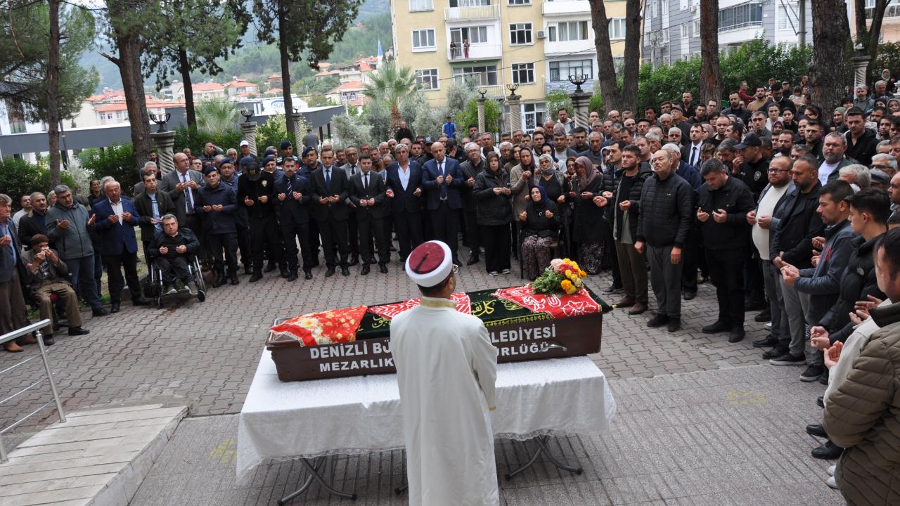 KAZADA ÖLEN MEHMET KARACA İÇİN HÜKÜMET KONAĞI ÖNÜNDE TÖREN DÜZENLENDİ