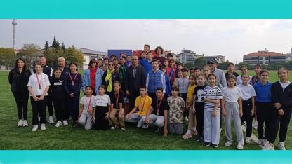 GENÇLER ATA'SI İÇİN KOŞTU