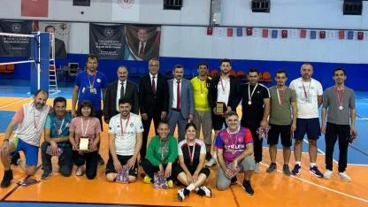 ÖĞRETMENLER DOSTLUK MAÇI YAPTI