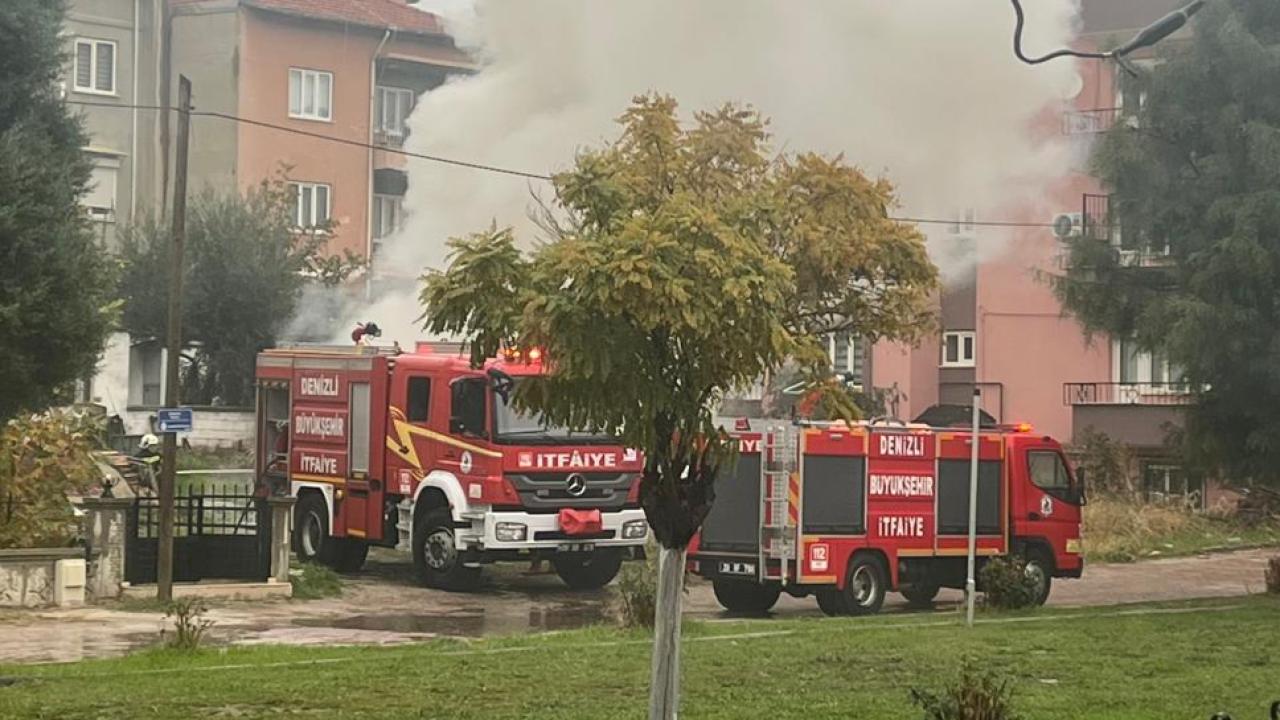 PARK HALİNDEKİ MİNİBÜSTE YANGIN ÇIKTI