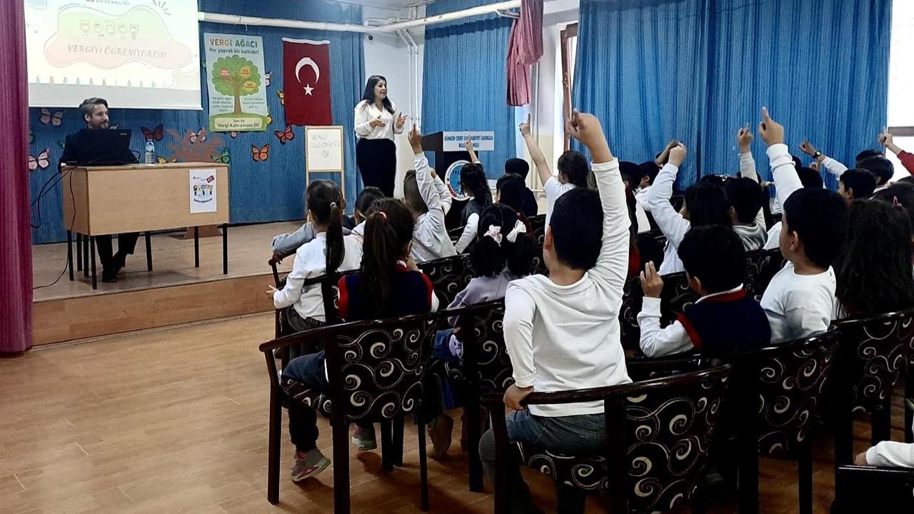 ÖĞRENCİLERE VERGİ BİLİNCİ EĞİTİMİ VERİLDİ