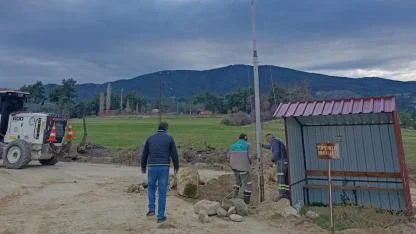 BAYRAK İPİNİ DE ÇALDILAR...