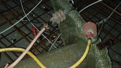 ELEKTRİK DİREĞİ DEVRİLDİ