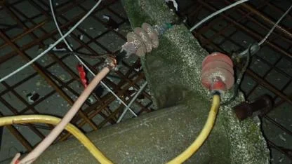 ELEKTRİK DİREĞİ DEVRİLDİ