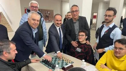 SATRANÇ TURNUVASI TÖRENLE BAŞLADI