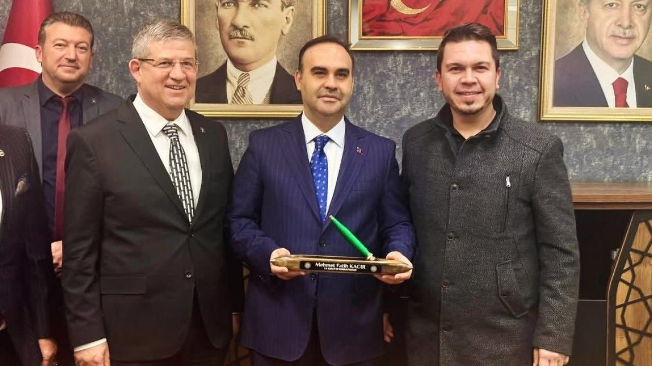 BAKAN KACIR’A MEKİK HEDİYE EDİLDİ