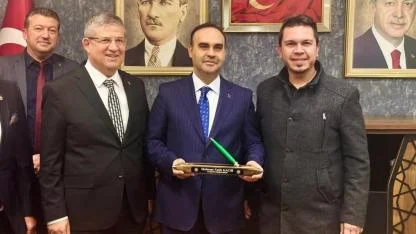 BAKAN KACIR’A MEKİK HEDİYE EDİLDİ