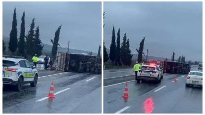 PORTAKAL YÜKLÜ KAMYON YOLA DEVRİLDİ