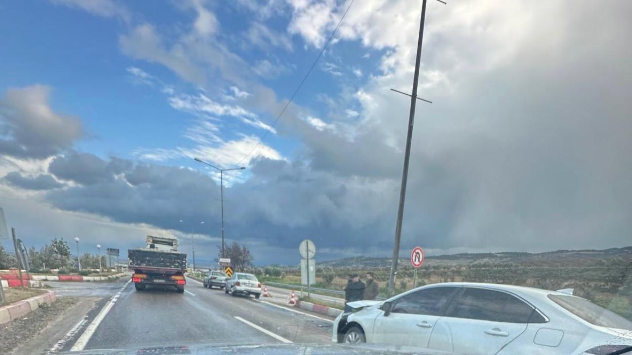 YENİCEKENT KAVŞAĞINDA KAZA