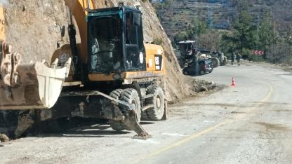 YOLLAR TRAFİĞE UYGUN HALE GETİRİLİYOR