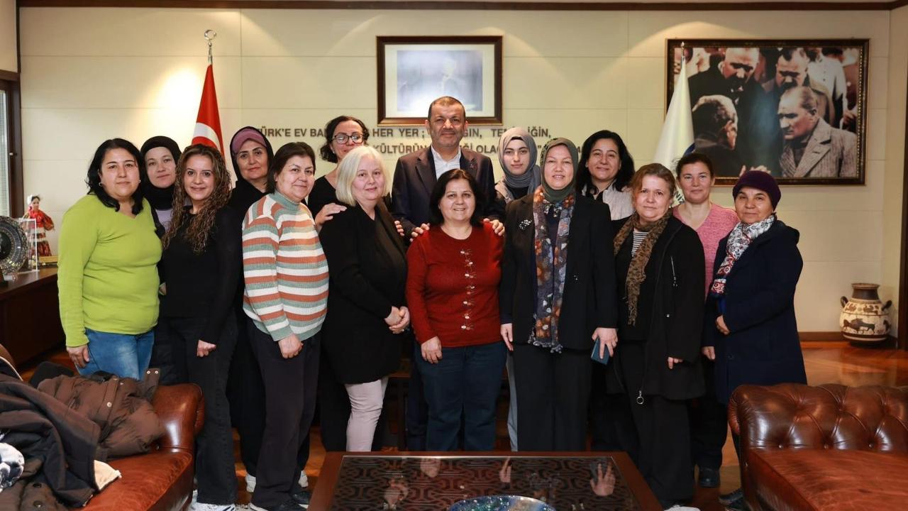 YÜZME ÖĞRENEN KADINLAR BAŞKAN ÇAVUŞOĞLU’NA TEŞEKKÜR ETTİ