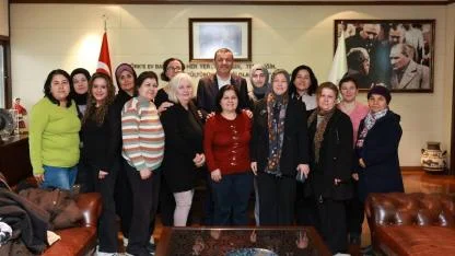 YÜZME ÖĞRENEN KADINLAR BAŞKAN ÇAVUŞOĞLU’NA TEŞEKKÜR ETTİ