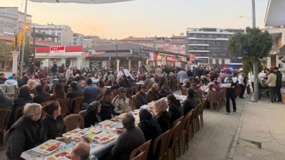 AKP İFTARINA YOĞUN KATILIM