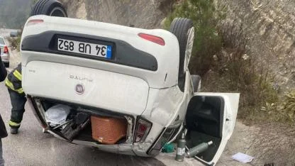 ARAÇ YOLDAN ÇIKIP DEVRİLDİ