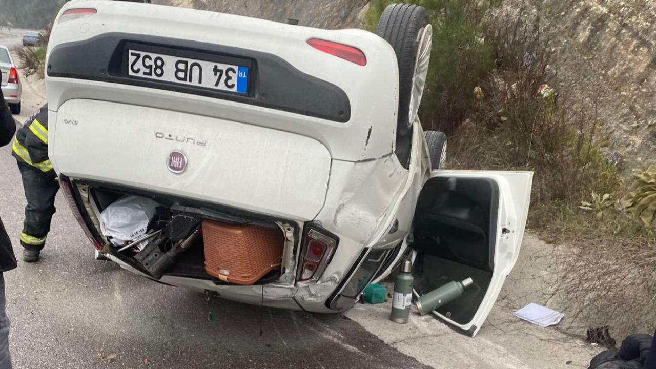 ARAÇ YOLDAN ÇIKIP DEVRİLDİ