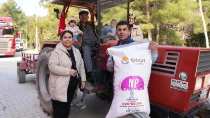 BÜYÜKŞEHİR BELEDİYE 1124 ÜRETİCİYE GÜBRE DAĞITTI