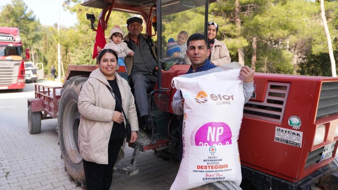 BÜYÜKŞEHİR BELEDİYE 1124 ÜRETİCİYE GÜBRE DAĞITTI