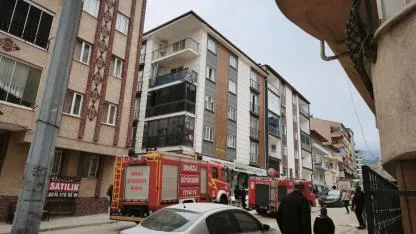 DAİRE YANGINI KORKUTTU